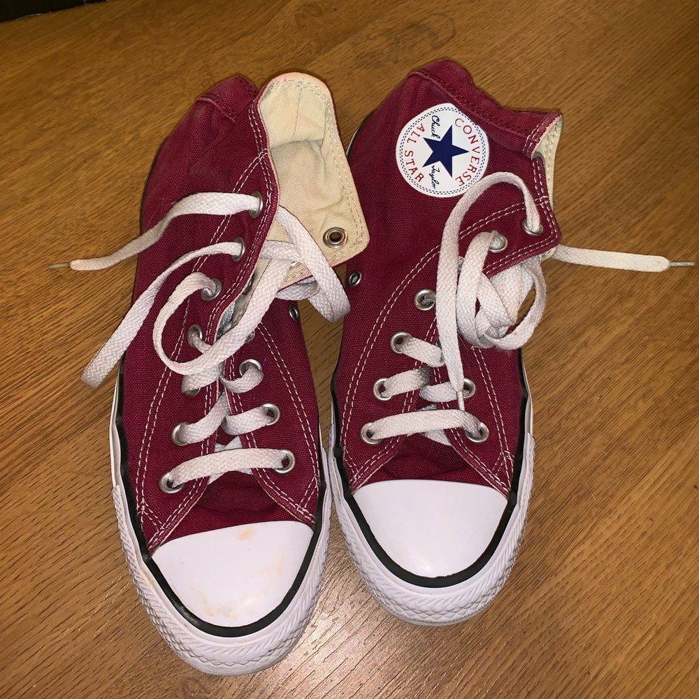 maroon converse